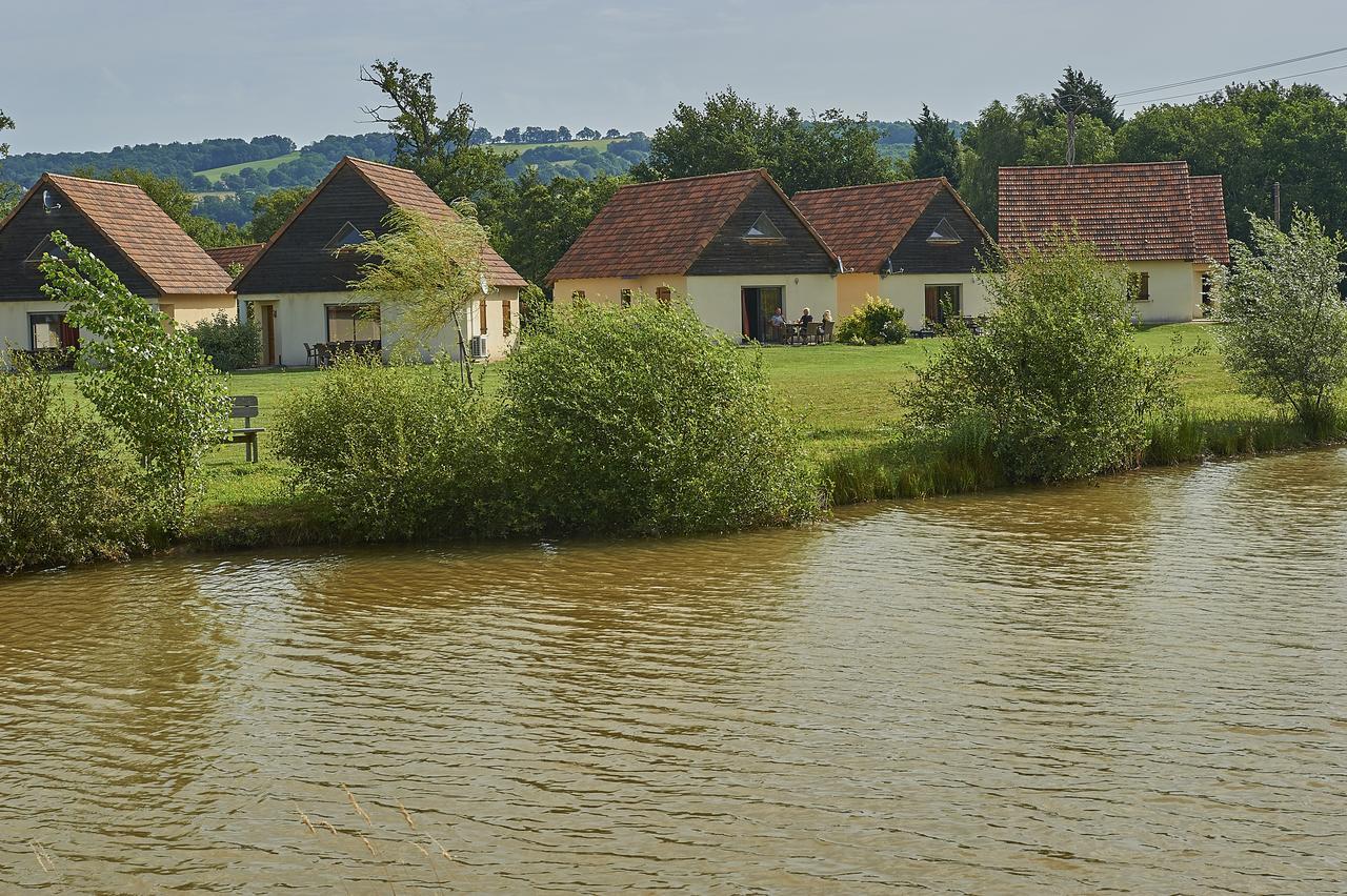 Le Lac Bleu Hotel Lacapelle-Marival Bagian luar foto